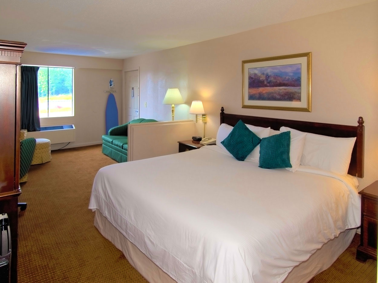 Econo Lodge Inn & Suites at Fort Benning