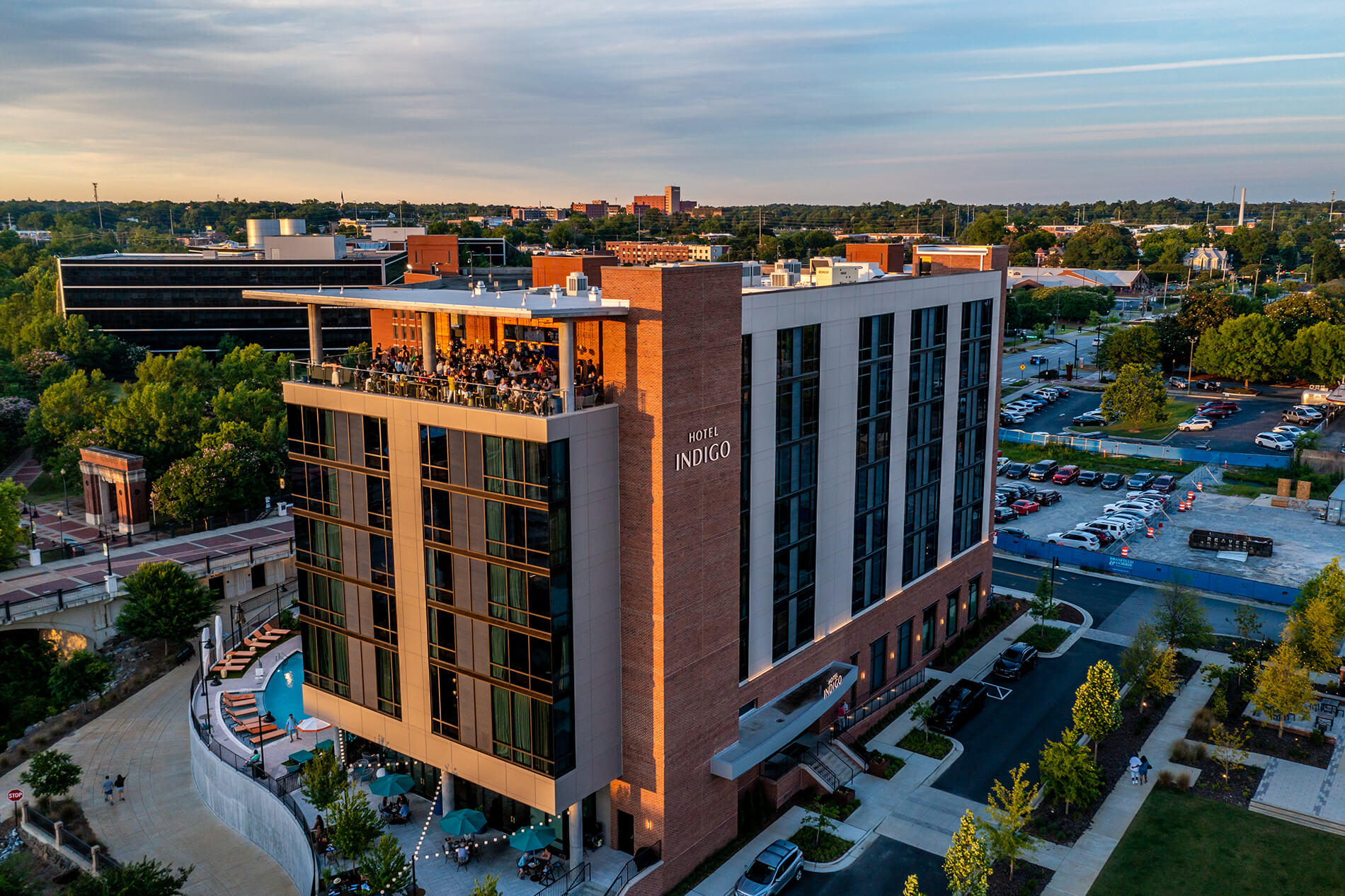 Eighteen85 Rooftop Bar & Kitchen